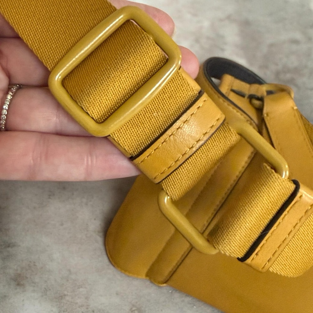 Coach Yellow Leather Crossbody Bag! - Picture 8 of 13